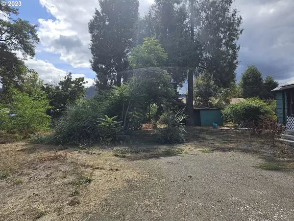 Winston, OR 97496,241 SE GREGORY DR