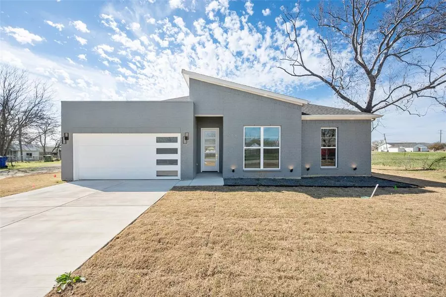 916 NOAH Street, Midlothian, TX 76065