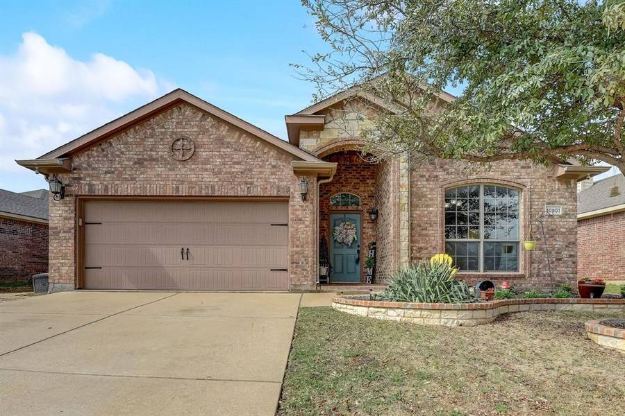 10901 Irish Glen Trail, Fort Worth, TX 76052