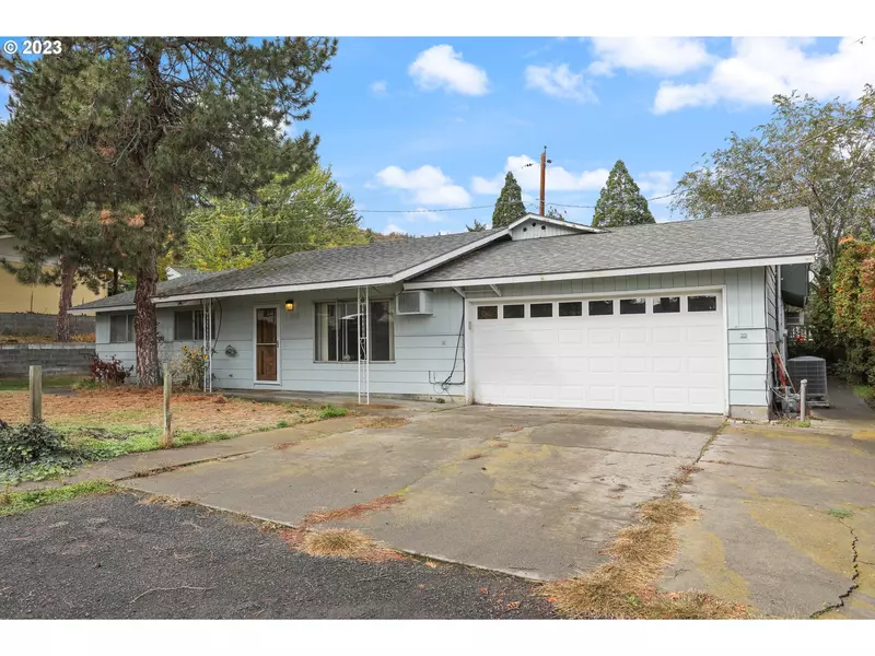 1205 WALNUT ST, The Dalles, OR 97058