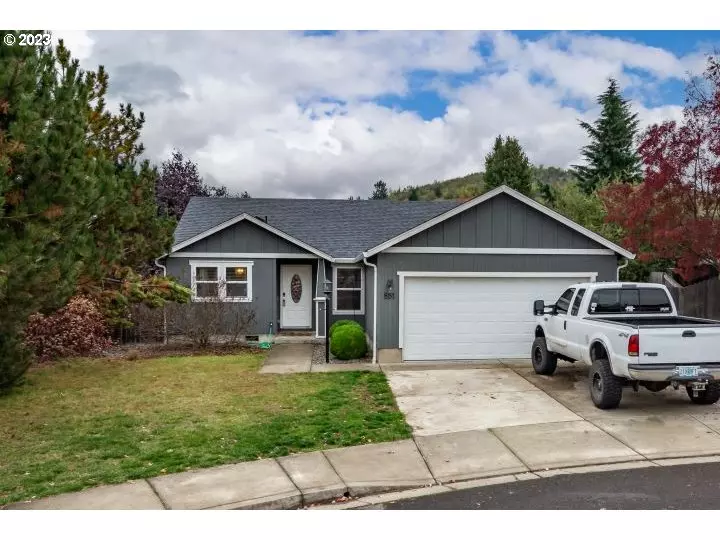 851 CALLAHAN DR, Roseburg, OR 97471