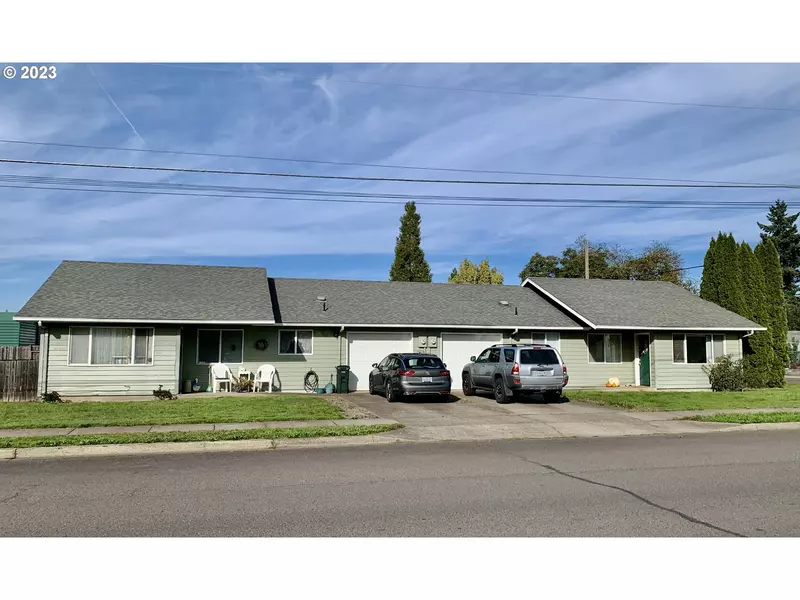 330/350 W D ST, Creswell, OR 97426