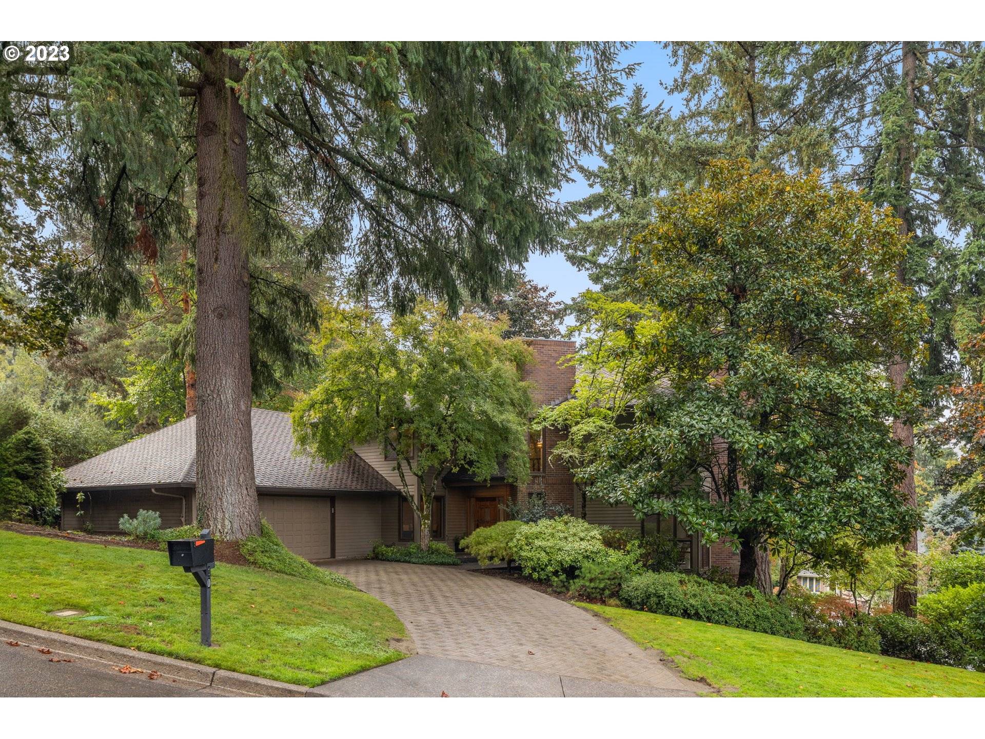 Lake Oswego, OR 97034,10 SHERWOOD CT