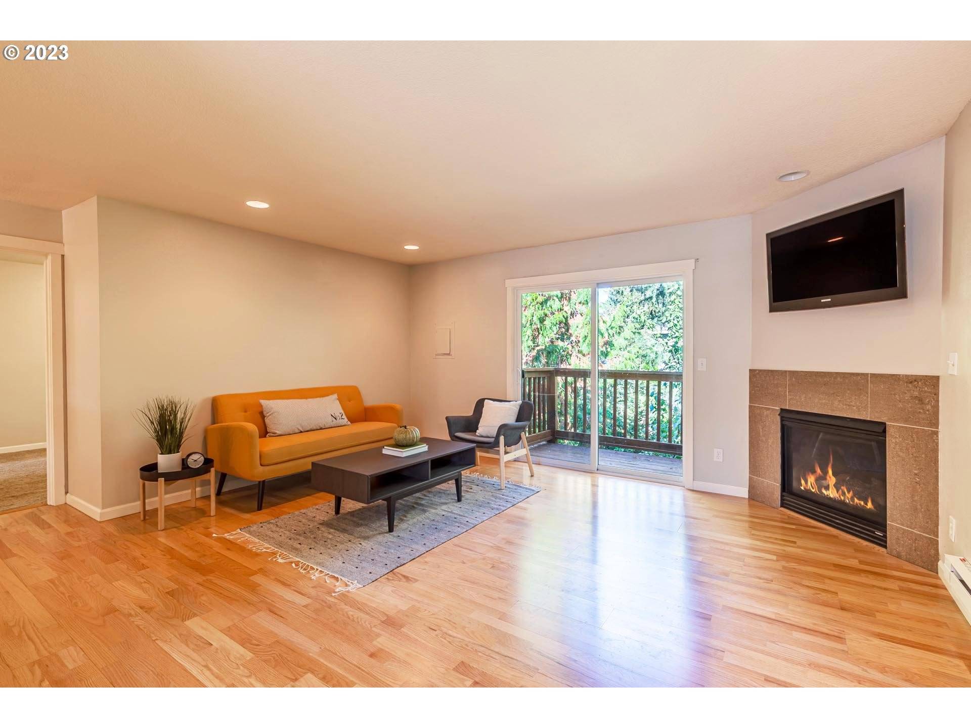 Portland, OR 97219,3925 SW MULTNOMAH BLVD #204
