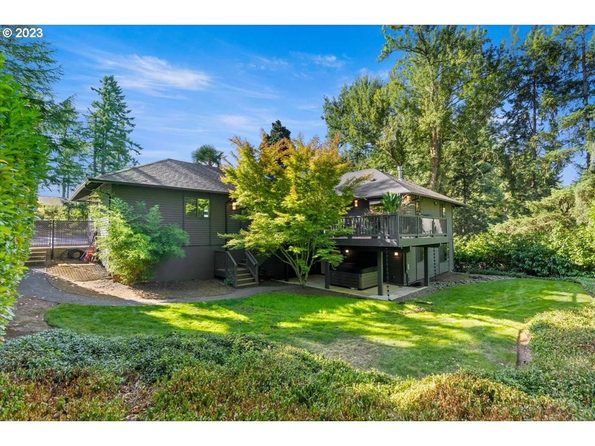 Lake Oswego, OR 97034,1885 CREST DR