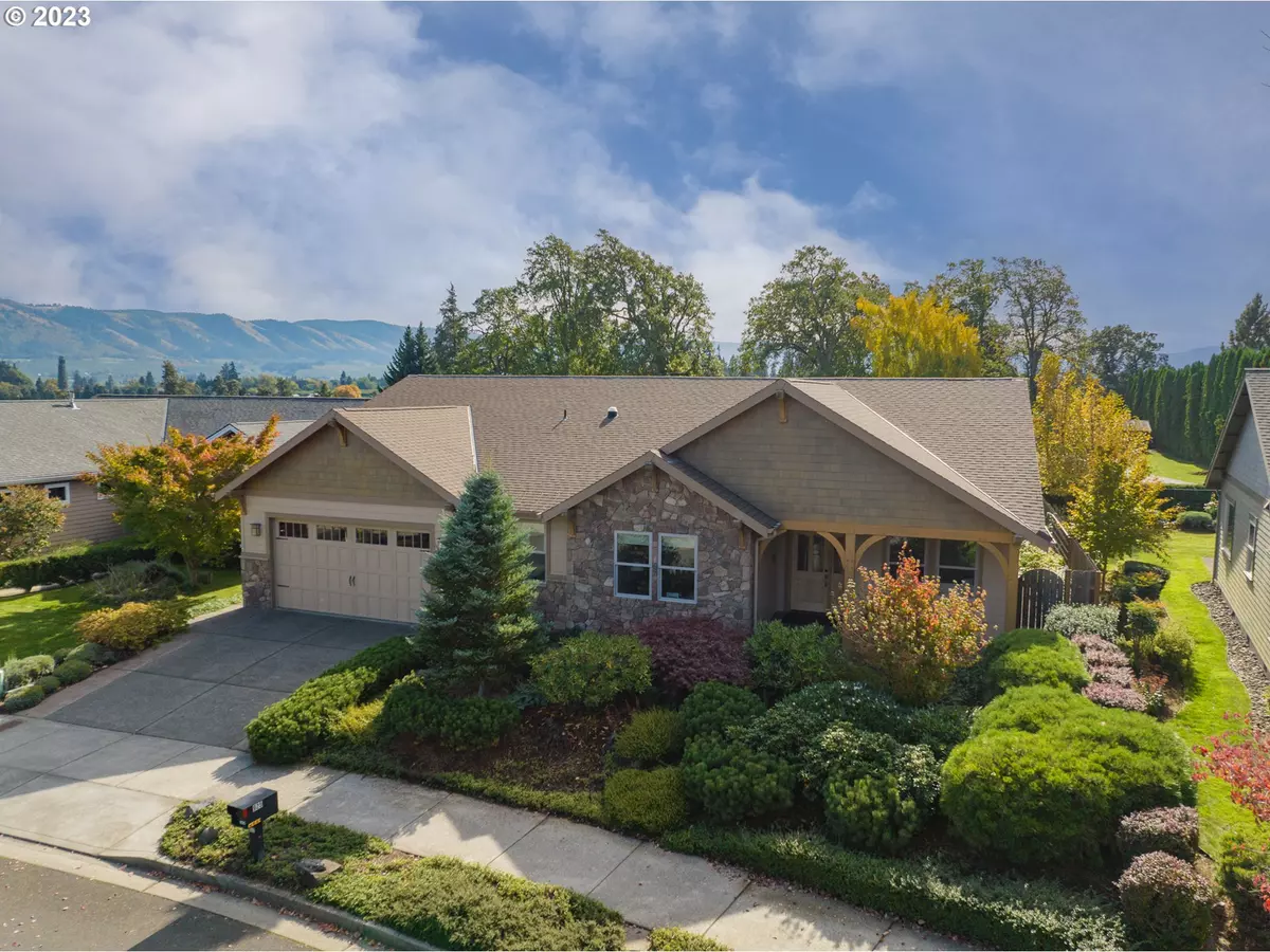 Hood River, OR 97031,925 Samantha ST