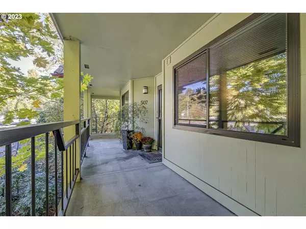 Portland, OR 97239,4926 S CORBETT AVE #507