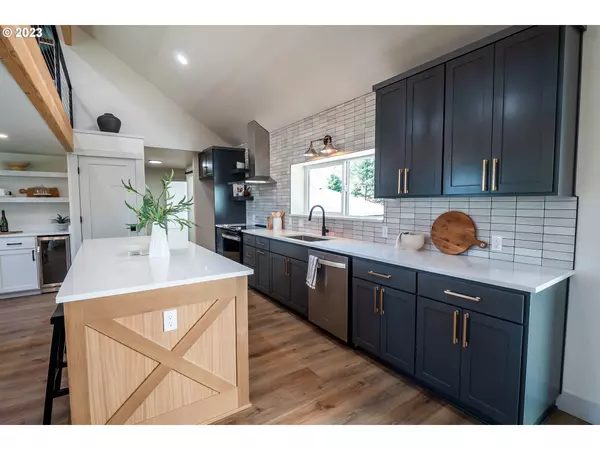 Springfield, OR 97478,1050 KINTZLEY AVE