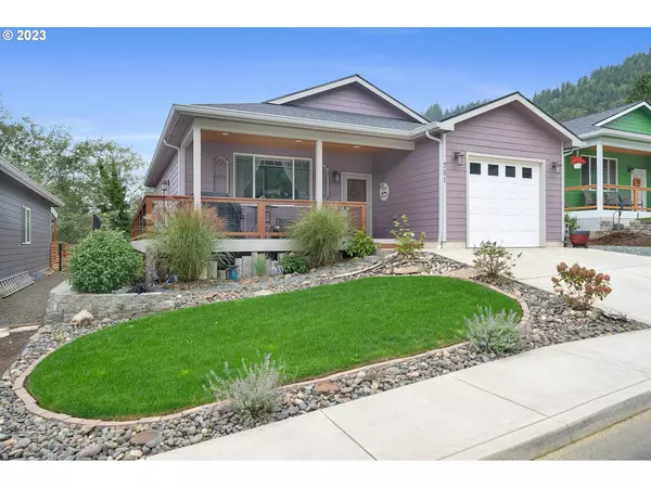 Garibaldi, OR 97118,701 Vine Maple LN