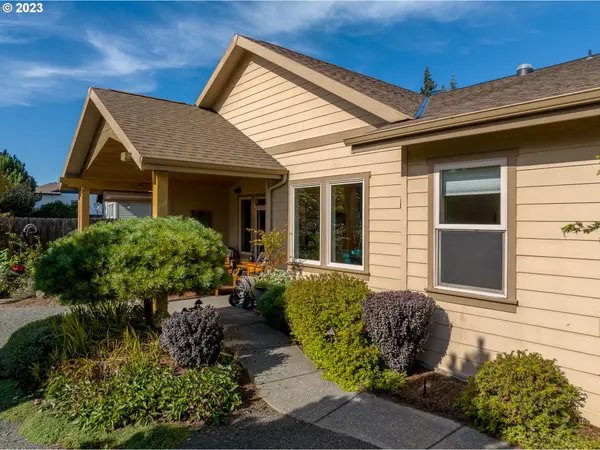 Hood River, OR 97031,925 Samantha ST