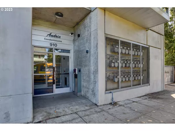 Portland, OR 97215,910 SE 42ND AVE #280