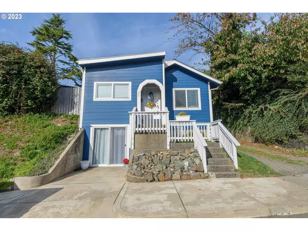 956 DATE AVE, Coos Bay, OR 97420