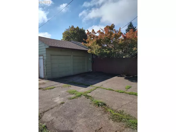 Eugene, OR 97402,3890 BARGER DR