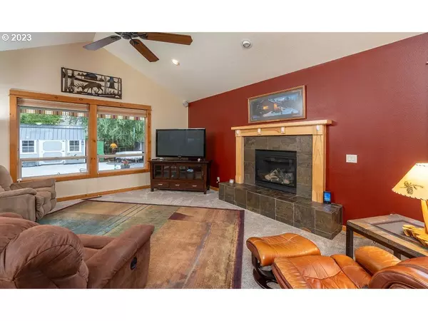 Redmond, OR 97756,1484 NW TEAKWOOD CT