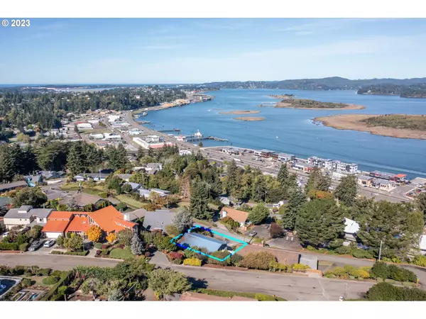 455 N 3RD CT, Coos Bay, OR 97420