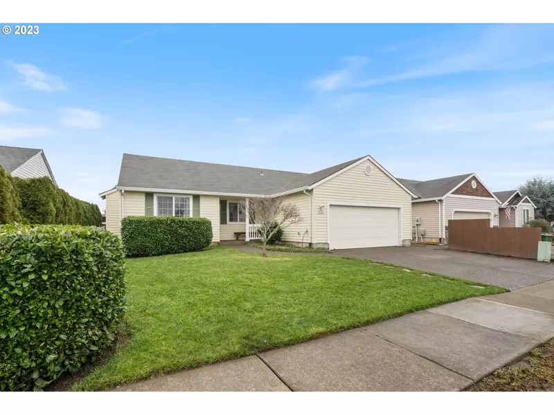 214 BAYLOR DR, Woodburn, OR 97071