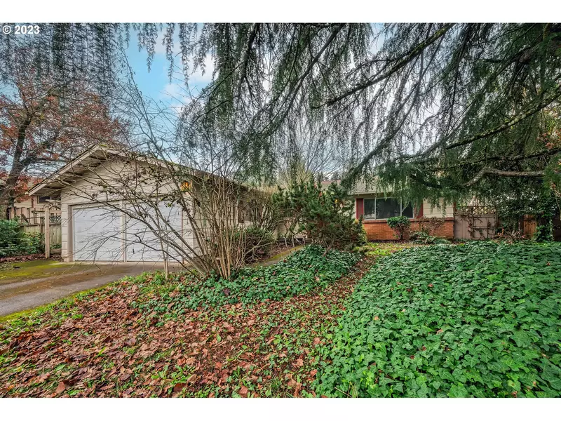 630 W 27TH PL, Eugene, OR 97405