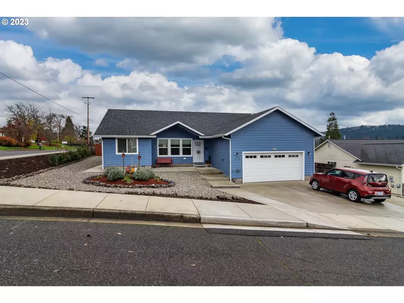 429 PINTAIL AVE, Winston, OR 97496