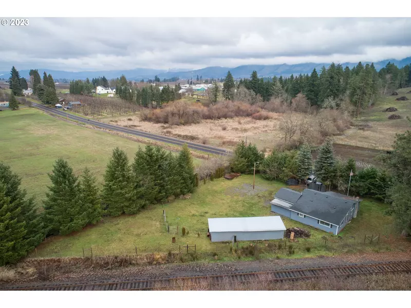 3200 LIPPMAN RD, Hood River, OR 97031