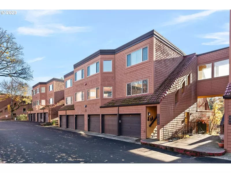 11 OSWEGO #11, Lake Oswego, OR 97035