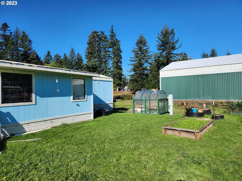 95691 SAUNDERS CREEK RD, Gold Beach, OR 97444