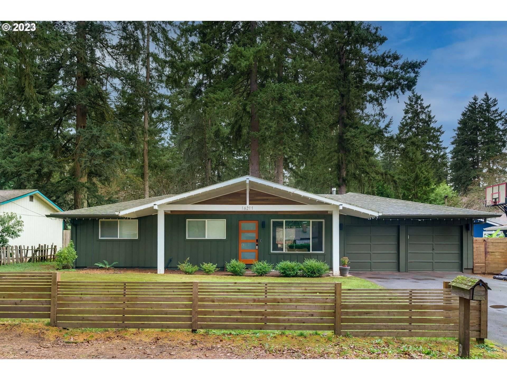 16211 INVERURIE RD, Lake Oswego, OR 97035