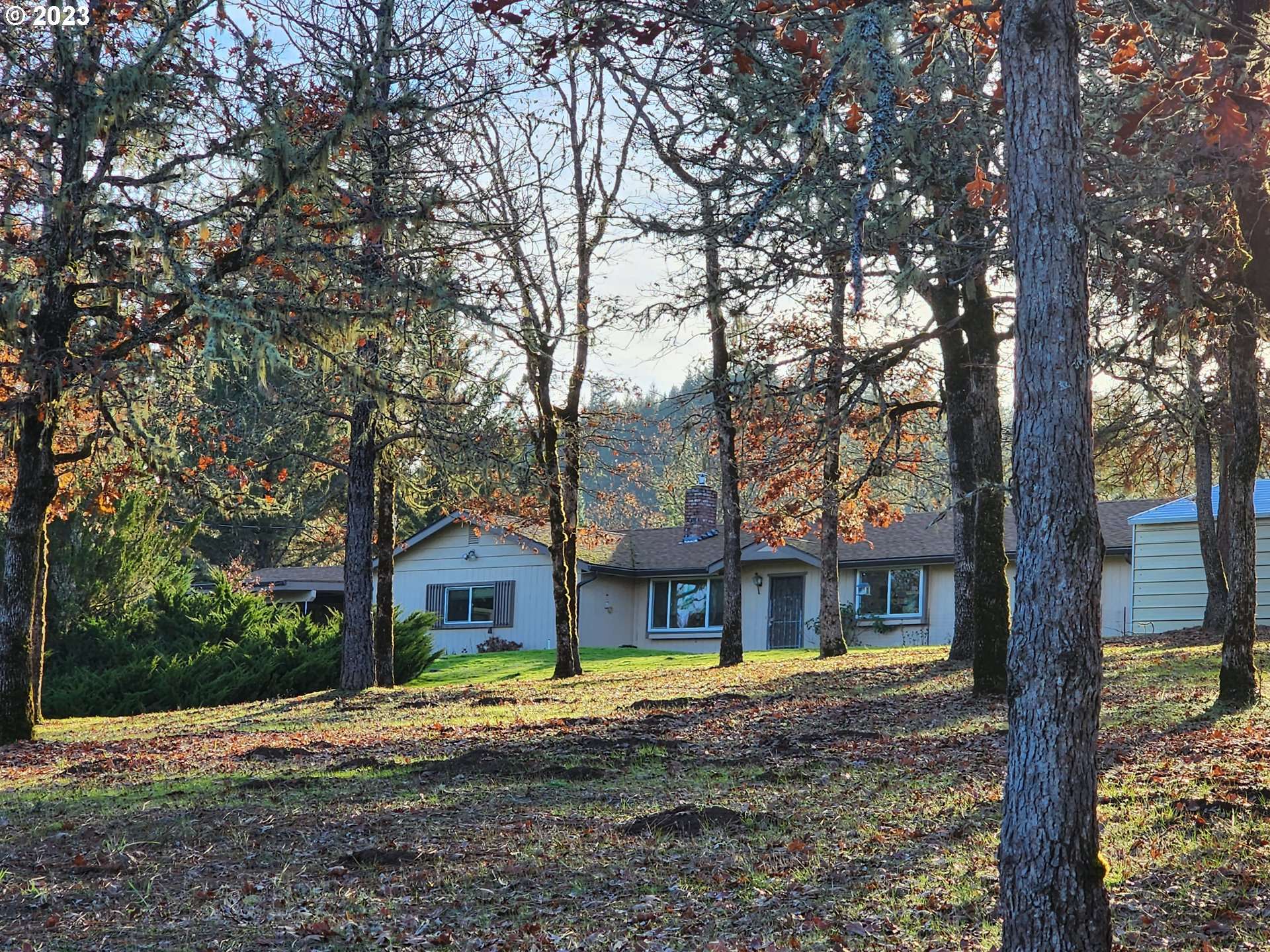 1925 ROBERTSON BRIDGE RD, Grants Pass, OR 97526