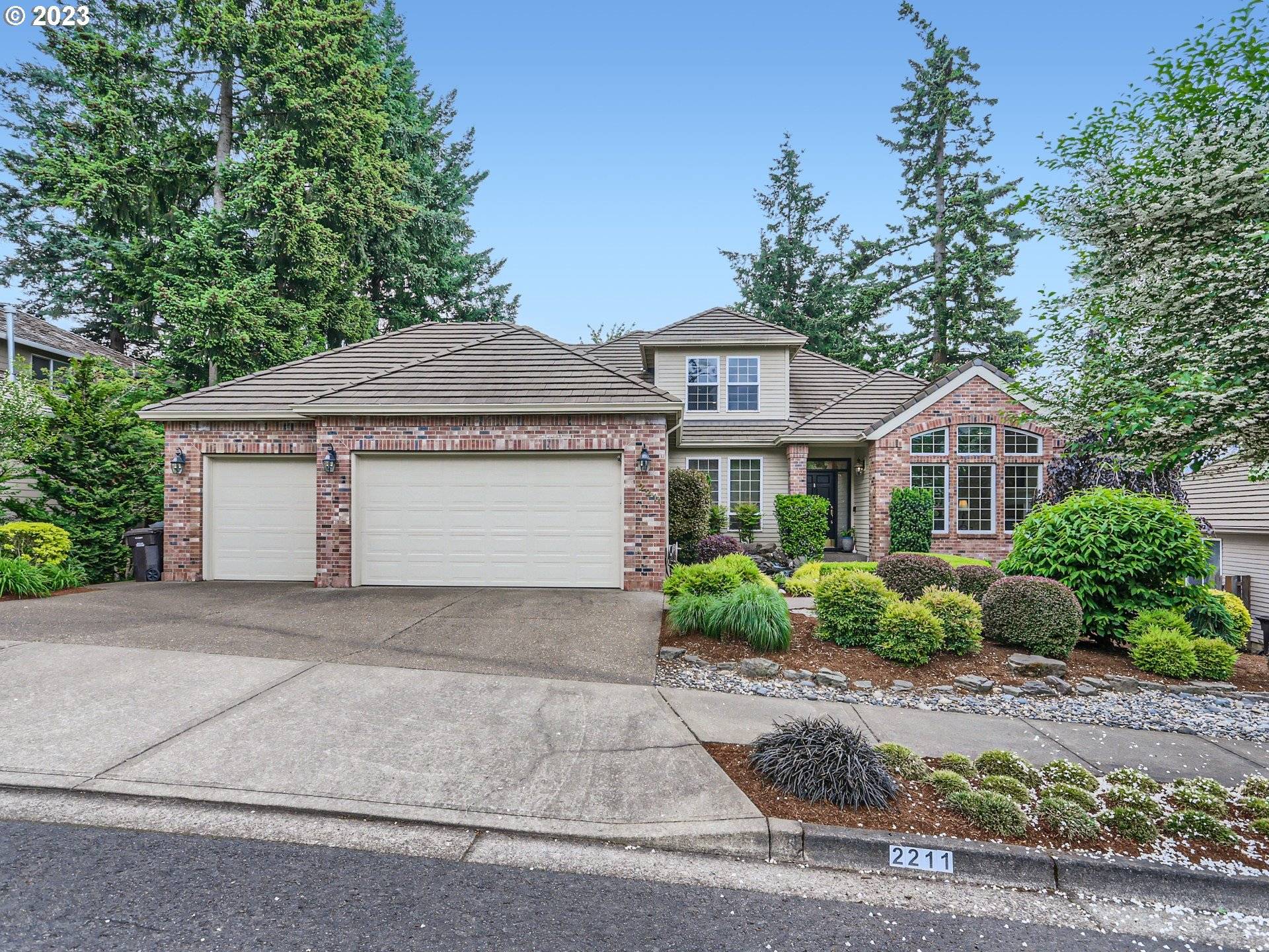 2211 CARSON DR, West Linn, OR 97068