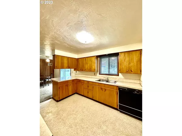 Eugene, OR 97404,2748 CASSINIA CT