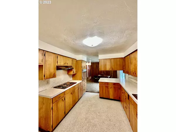 Eugene, OR 97404,2748 CASSINIA CT