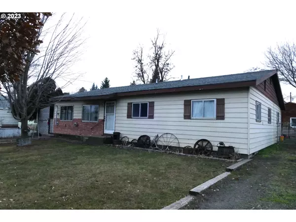 402 N 11TH AVE, Elgin, OR 97827