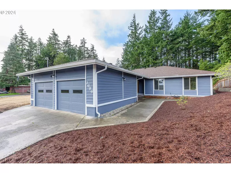 1686 OAK ST, North Bend, OR 97459