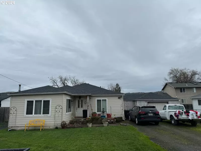 2264 AUSTIN RD, Roseburg, OR 97471