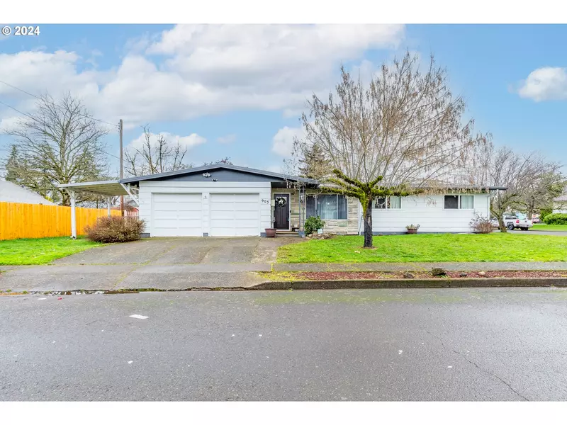 903 6TH AVE, Sweet Home, OR 97386