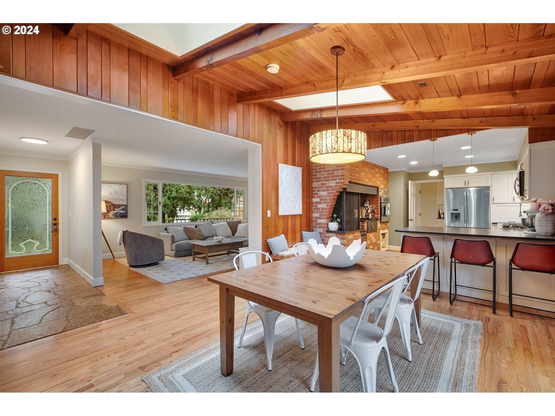 Lake Oswego, OR 97034,2062 CEDAR CT