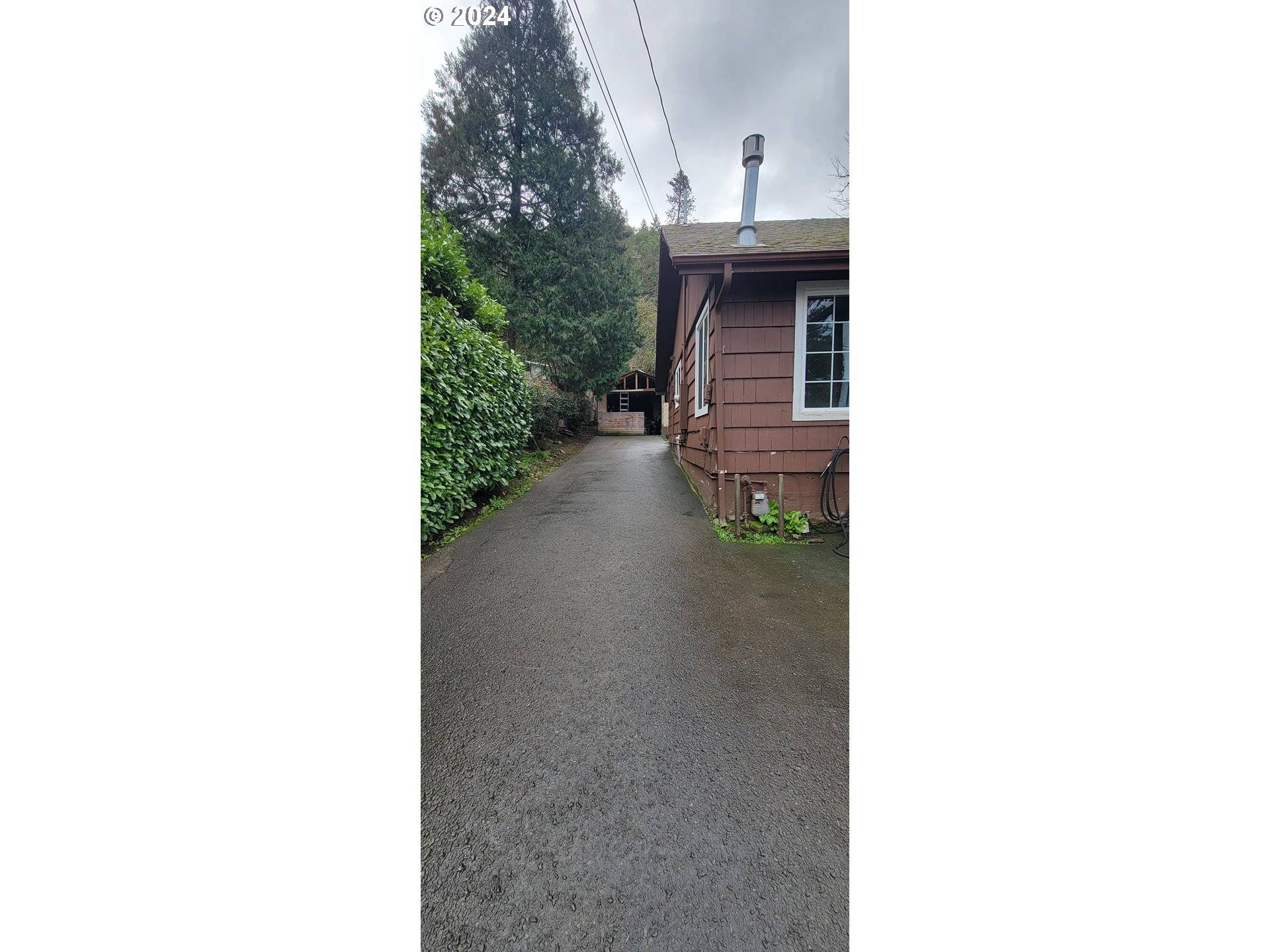 Roseburg, OR 97471,1413 W MYRTLE AVE