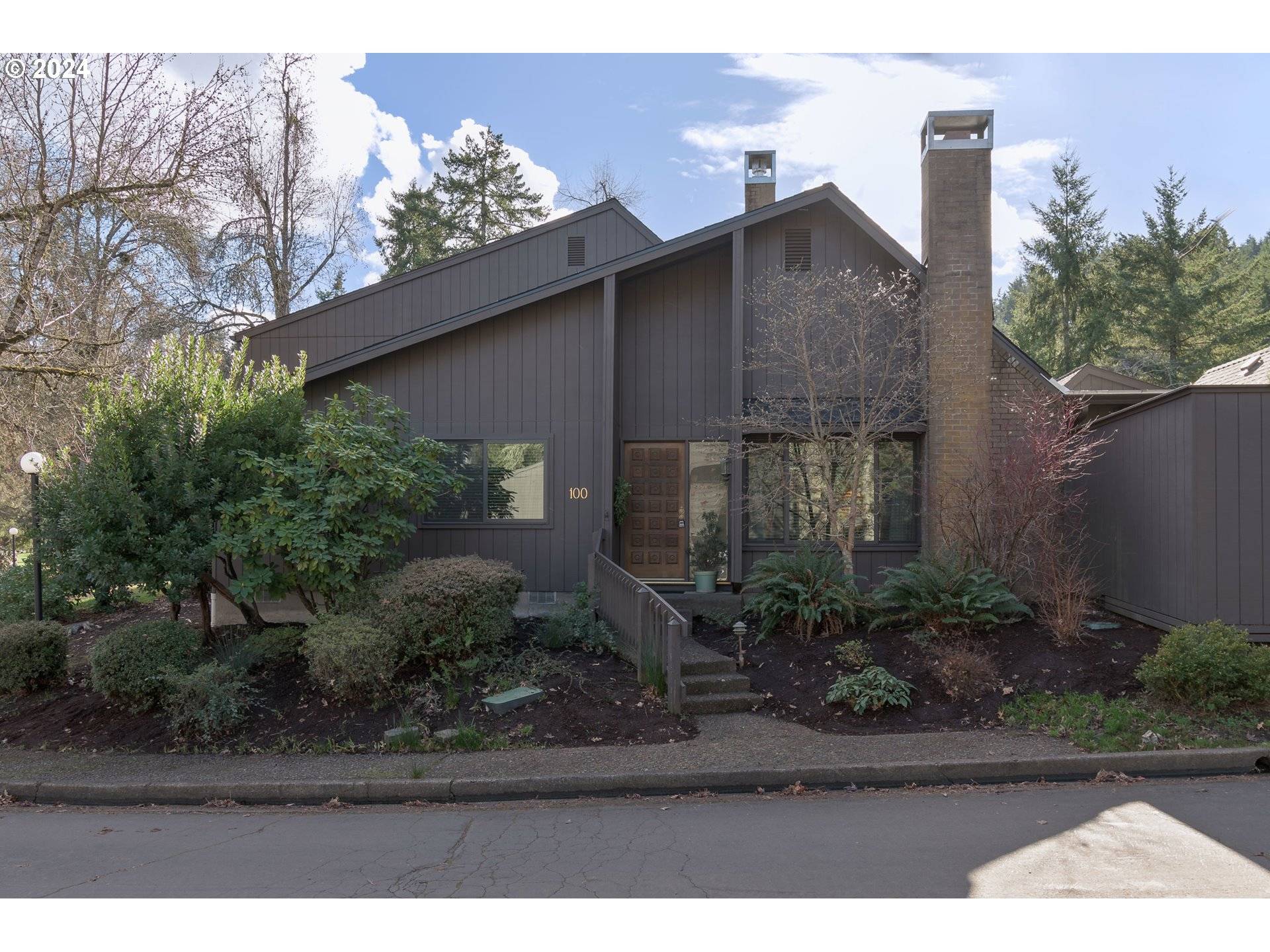 Eugene, OR 97405,100 WESTBROOK WAY