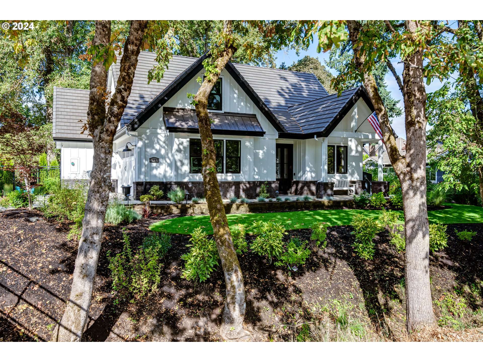 1923 STERLING PARK PL, Eugene, OR 97408