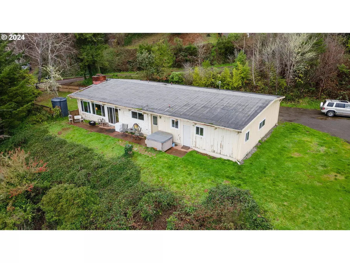 North Bend, OR 97459,94506 GOLF COURSE LN