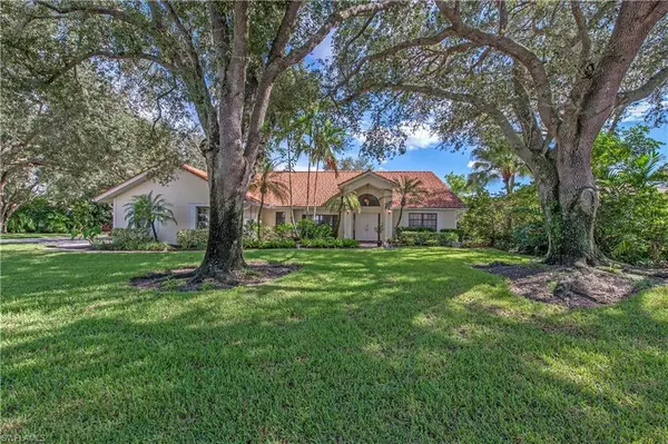 210 MONTEREY DR, Naples, FL 34119