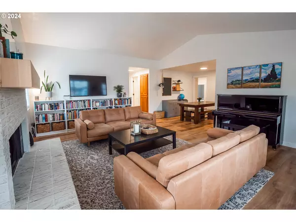 Eugene, OR 97408,32878 E MCKENZIE ST