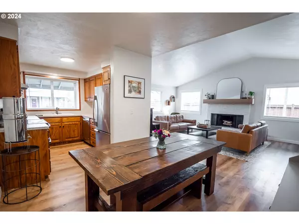 Eugene, OR 97408,32878 E MCKENZIE ST