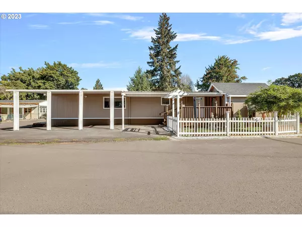 Cornelius, OR 97113,738 N ADAIR ST