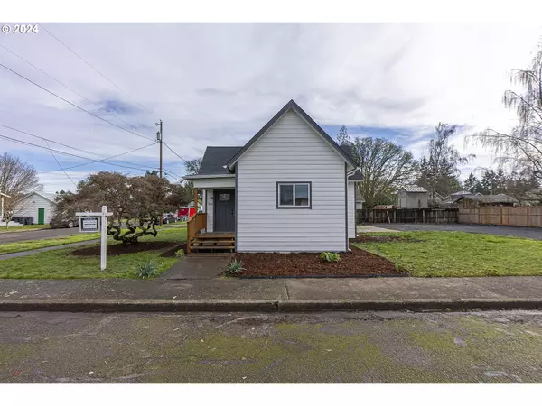 Mc Minnville, OR 97128,704 SE HEMBREE ST