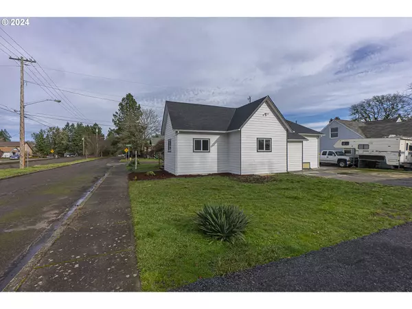 Mc Minnville, OR 97128,704 SE HEMBREE ST