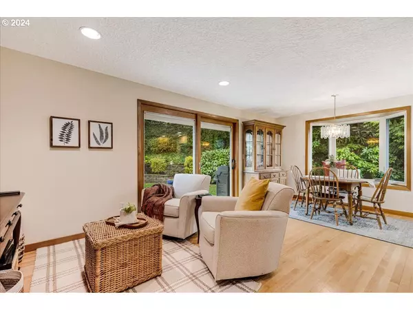 Lake Oswego, OR 97034,660 TIPPECANOE CT