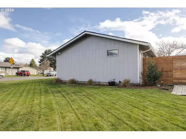 Mc Minnville, OR 97128,620 NE FULLER CT