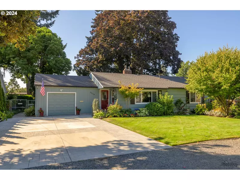 2304 OAKWAY TER, Eugene, OR 97401