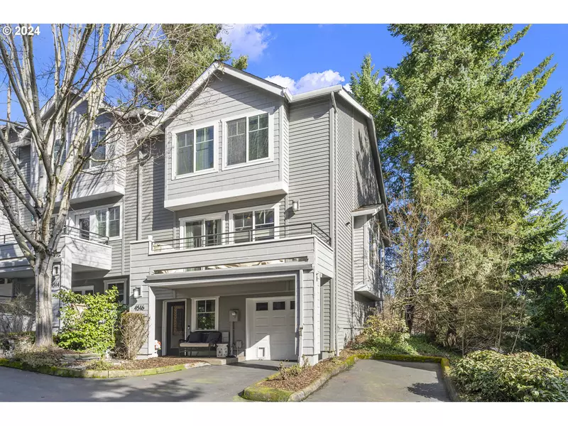 4516 LOWER DR #B4, Lake Oswego, OR 97035