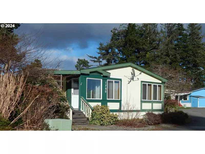 1790 SHOREPINES DR, Coos Bay, OR 97420